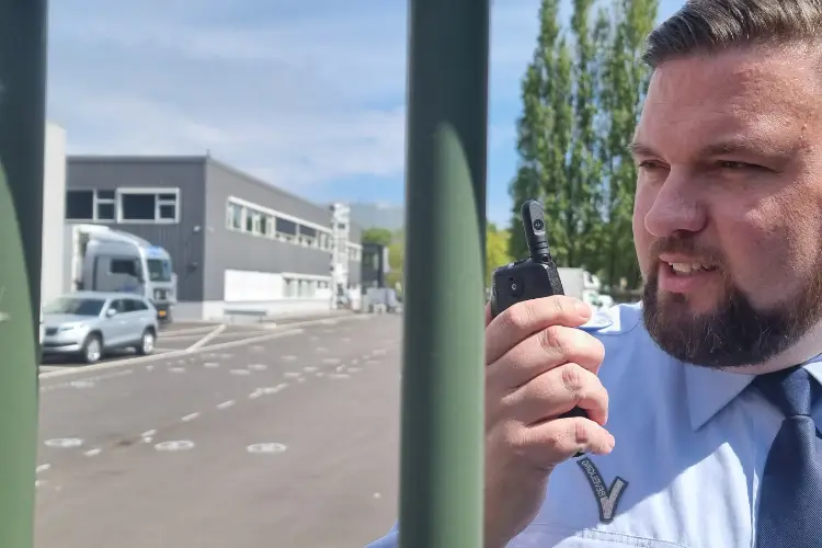 objectbeveiliging met bewaker en walky-talky